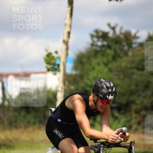 10.08.2025 - GEWOBA Citytriathlon Bremen Yannick Fuchs http://msf.ph/oto/8545403 10.08.2025 12:57:22 Radfahren 572, 690, 720, 730, 758, 849, 892, 900, 940, 969 meine-sportfotos.de
