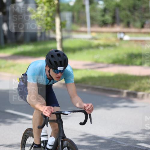 10.08.2025 - GEWOBA Citytriathlon Bremen Yannick Fuchs http://msf.ph/oto/8545407 10.08.2025 12:57:34 Radfahren 572, 690, 720, 825, 853, 892, 900, 1018 meine-sportfotos.de