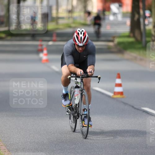 10.08.2025 - GEWOBA Citytriathlon Bremen Yannick Fuchs http://msf.ph/oto/8545421 10.08.2025 12:58:29 Radfahren 609, 619, 726, 795, 870 meine-sportfotos.de
