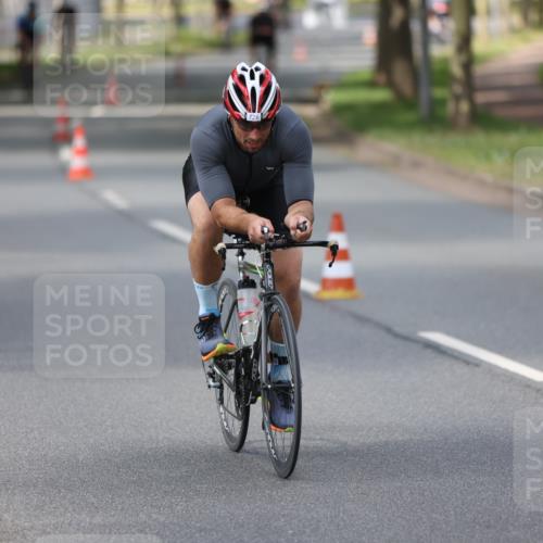10.08.2025 - GEWOBA Citytriathlon Bremen Yannick Fuchs http://msf.ph/oto/8545427 10.08.2025 12:58:29 Radfahren 609, 619, 726, 795, 870 meine-sportfotos.de