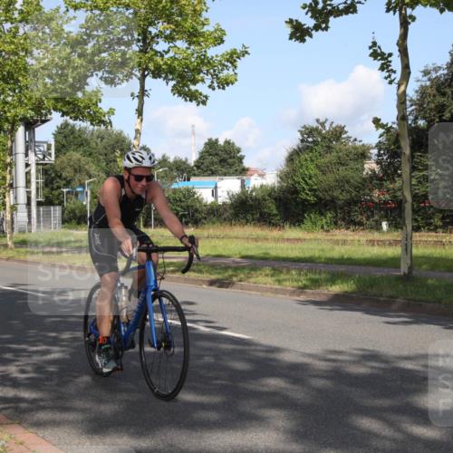 10.08.2025 - GEWOBA Citytriathlon Bremen Yannick Fuchs http://msf.ph/oto/8545433 10.08.2025 10:30:37 Radfahren 353, 377, 441, 471 meine-sportfotos.de