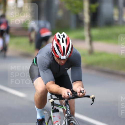 10.08.2025 - GEWOBA Citytriathlon Bremen Yannick Fuchs http://msf.ph/oto/8545434 10.08.2025 12:58:30 Radfahren 609, 619, 726, 795, 870 meine-sportfotos.de