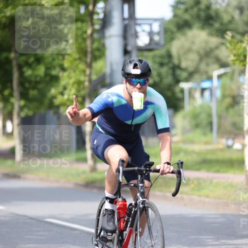 10.08.2025 - GEWOBA Citytriathlon Bremen Yannick Fuchs http://msf.ph/oto/8545462 10.08.2025 12:58:36 Radfahren 609, 726, 762, 795, 802, 870, 910 meine-sportfotos.de