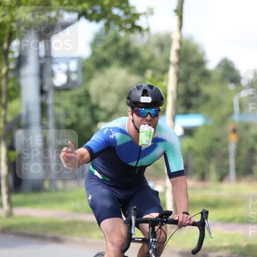 10.08.2025 - GEWOBA Citytriathlon Bremen Yannick Fuchs http://msf.ph/oto/8545466 10.08.2025 12:58:37 Radfahren 609, 762, 795, 802, 870, 910 meine-sportfotos.de