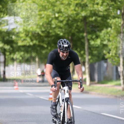 10.08.2025 - GEWOBA Citytriathlon Bremen Yannick Fuchs http://msf.ph/oto/8545503 10.08.2025 12:58:41 Radfahren 609, 762, 795, 802, 870, 885, 910, 921 meine-sportfotos.de