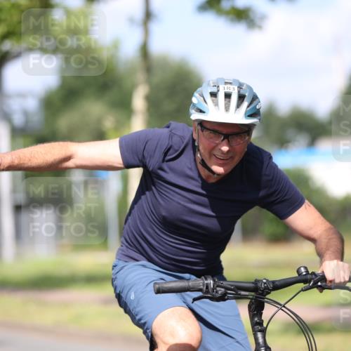 10.08.2025 - GEWOBA Citytriathlon Bremen Yannick Fuchs http://msf.ph/oto/8545522 10.08.2025 11:12:01 Radfahren  meine-sportfotos.de