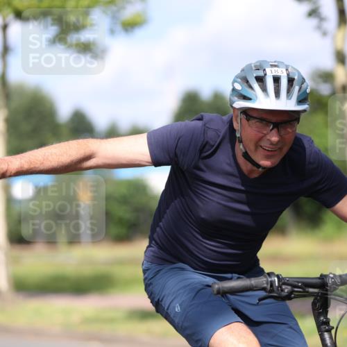 10.08.2025 - GEWOBA Citytriathlon Bremen Yannick Fuchs http://msf.ph/oto/8545525 10.08.2025 11:12:02 Radfahren  meine-sportfotos.de