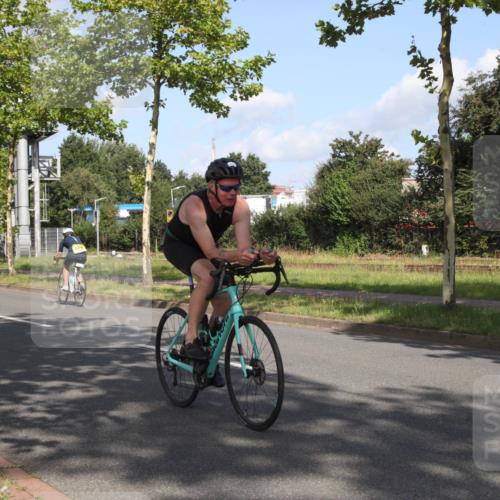 10.08.2025 - GEWOBA Citytriathlon Bremen Yannick Fuchs http://msf.ph/oto/8545560 10.08.2025 10:32:38 Radfahren 349, 354, 384, 406, 426, 432, 473, 483, 502 meine-sportfotos.de