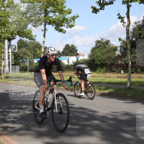 10.08.2025 - GEWOBA Citytriathlon Bremen Yannick Fuchs http://msf.ph/oto/8545569 10.08.2025 10:32:48 Radfahren 349, 355, 371, 384, 406, 483, 502 meine-sportfotos.de