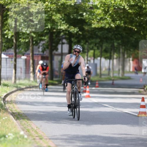 10.08.2025 - GEWOBA Citytriathlon Bremen Yannick Fuchs http://msf.ph/oto/8545577 10.08.2025 12:58:47 Radfahren 602, 609, 705, 762, 795, 802, 870, 885, 910, 921, 1038 meine-sportfotos.de