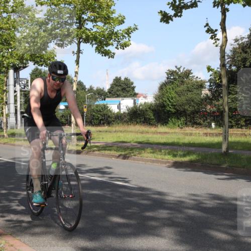 10.08.2025 - GEWOBA Citytriathlon Bremen Yannick Fuchs http://msf.ph/oto/8545582 10.08.2025 10:32:56 Radfahren 355, 371, 384, 390, 430 meine-sportfotos.de