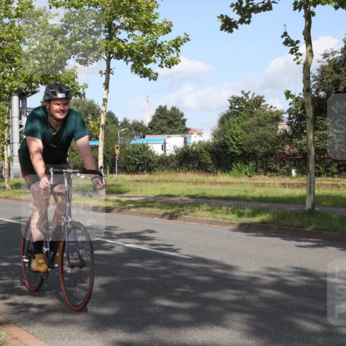 10.08.2025 - GEWOBA Citytriathlon Bremen Yannick Fuchs http://msf.ph/oto/8545583 10.08.2025 10:32:58 Radfahren 355, 371, 384, 390, 430 meine-sportfotos.de