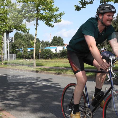 10.08.2025 - GEWOBA Citytriathlon Bremen Yannick Fuchs http://msf.ph/oto/8545586 10.08.2025 10:32:58 Radfahren 355, 371, 384, 390, 430 meine-sportfotos.de