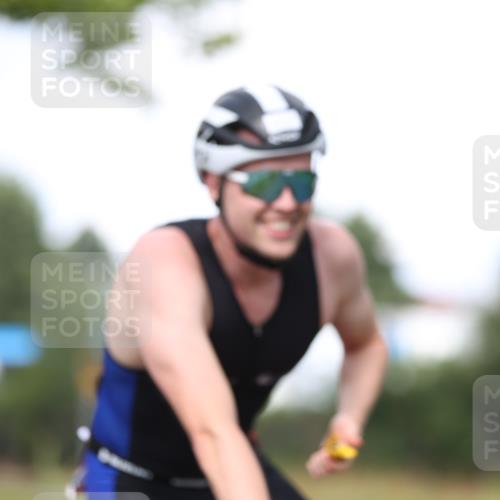 10.08.2025 - GEWOBA Citytriathlon Bremen Yannick Fuchs http://msf.ph/oto/8545601 10.08.2025 11:57:48 Radfahren 657 meine-sportfotos.de