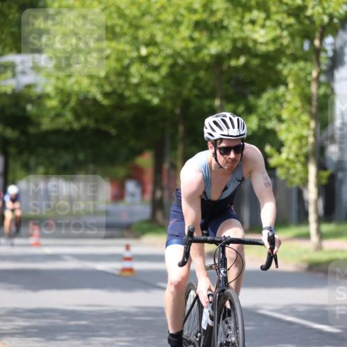10.08.2025 - GEWOBA Citytriathlon Bremen Yannick Fuchs http://msf.ph/oto/8545602 10.08.2025 12:58:49 Radfahren 602, 609, 705, 762, 795, 802, 870, 885, 910, 921, 1038 meine-sportfotos.de