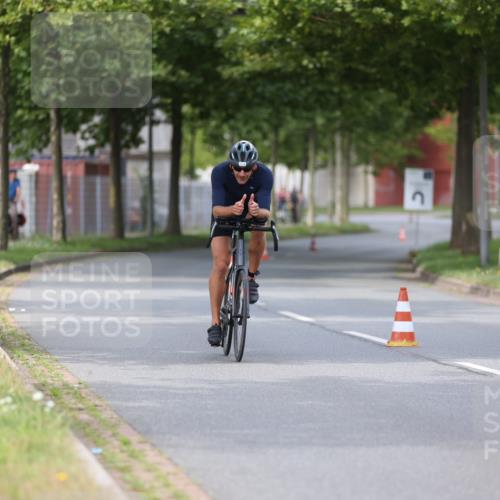 10.08.2025 - GEWOBA Citytriathlon Bremen Yannick Fuchs http://msf.ph/oto/8545605 10.08.2025 11:58:26 Radfahren 564 meine-sportfotos.de