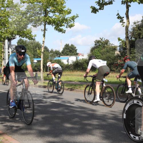 10.08.2025 - GEWOBA Citytriathlon Bremen Yannick Fuchs http://msf.ph/oto/8545610 10.08.2025 10:33:08 Radfahren 105, 355, 389, 390, 420, 421, 430, 448 meine-sportfotos.de