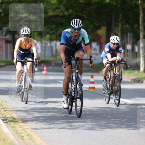 10.08.2025 - GEWOBA Citytriathlon Bremen Yannick Fuchs http://msf.ph/oto/8545625 10.08.2025 12:58:51 Radfahren 602, 705, 762, 802, 870, 885, 910, 921, 1038 meine-sportfotos.de