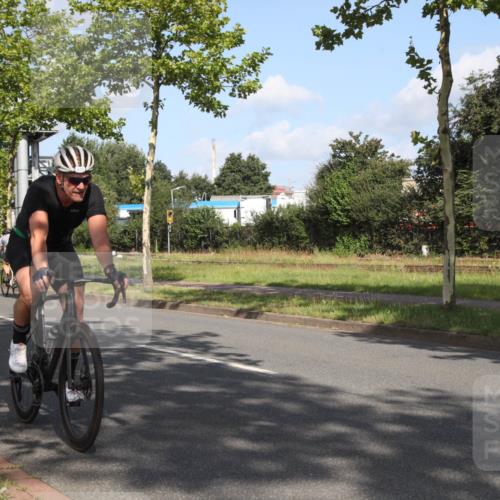 10.08.2025 - GEWOBA Citytriathlon Bremen Yannick Fuchs http://msf.ph/oto/8545626 10.08.2025 10:33:17 Radfahren 105, 389, 396, 420, 421, 430, 448, 479 meine-sportfotos.de