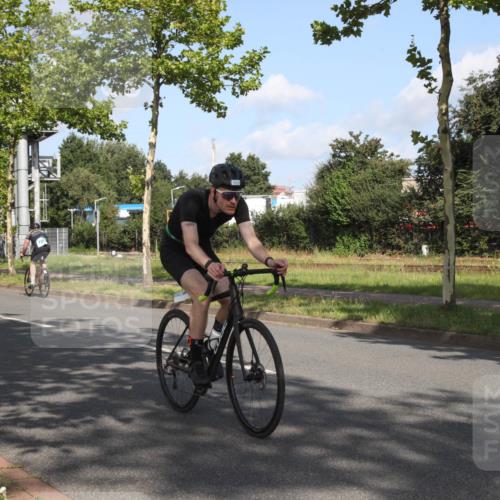 10.08.2025 - GEWOBA Citytriathlon Bremen Yannick Fuchs http://msf.ph/oto/8545630 10.08.2025 10:33:19 Radfahren 105, 389, 396, 420, 421, 448, 479 meine-sportfotos.de