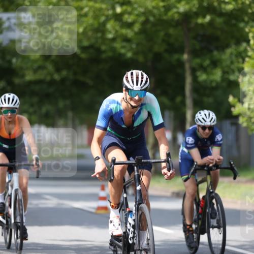 10.08.2025 - GEWOBA Citytriathlon Bremen Yannick Fuchs http://msf.ph/oto/8545632 10.08.2025 12:58:52 Radfahren 602, 705, 762, 802, 870, 885, 910, 921, 1038 meine-sportfotos.de