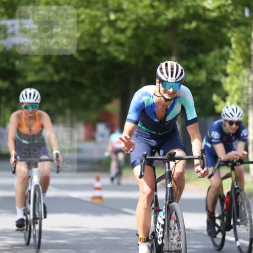 10.08.2025 - GEWOBA Citytriathlon Bremen Yannick Fuchs http://msf.ph/oto/8545635 10.08.2025 12:58:52 Radfahren 602, 705, 762, 802, 870, 885, 910, 921, 1038 meine-sportfotos.de