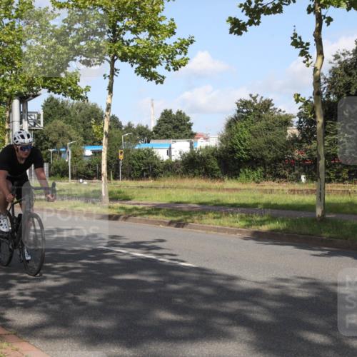 10.08.2025 - GEWOBA Citytriathlon Bremen Yannick Fuchs http://msf.ph/oto/8545637 10.08.2025 10:33:30 Radfahren 105, 127, 350, 396, 421, 428, 479 meine-sportfotos.de