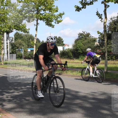 10.08.2025 - GEWOBA Citytriathlon Bremen Yannick Fuchs http://msf.ph/oto/8545640 10.08.2025 10:33:30 Radfahren 105, 127, 350, 396, 421, 428, 479 meine-sportfotos.de