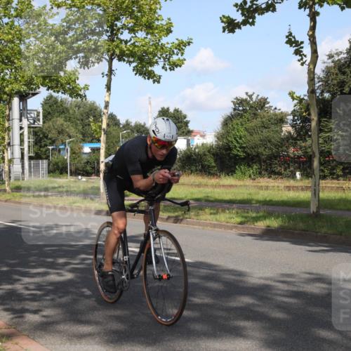 10.08.2025 - GEWOBA Citytriathlon Bremen Yannick Fuchs http://msf.ph/oto/8545648 10.08.2025 10:33:41 Radfahren 81, 127, 151, 245, 350, 394, 400, 428, 479, 491, 504 meine-sportfotos.de