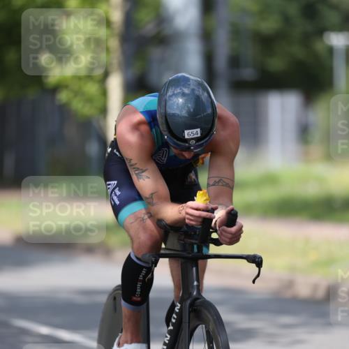 10.08.2025 - GEWOBA Citytriathlon Bremen Yannick Fuchs http://msf.ph/oto/8545659 10.08.2025 12:00:11 Radfahren 568, 654 meine-sportfotos.de