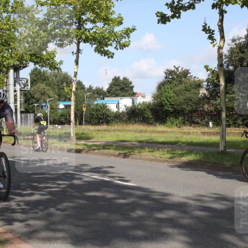 10.08.2025 - GEWOBA Citytriathlon Bremen Yannick Fuchs http://msf.ph/oto/8545666 10.08.2025 10:33:51 Radfahren 81, 97, 151, 161, 245, 350, 394, 400, 409, 419, 427, 428, 451, 491, 504, 512 meine-sportfotos.de