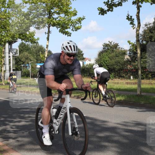 10.08.2025 - GEWOBA Citytriathlon Bremen Yannick Fuchs http://msf.ph/oto/8545667 10.08.2025 10:33:51 Radfahren 81, 97, 151, 161, 245, 350, 394, 400, 409, 419, 427, 428, 451, 491, 504, 512 meine-sportfotos.de