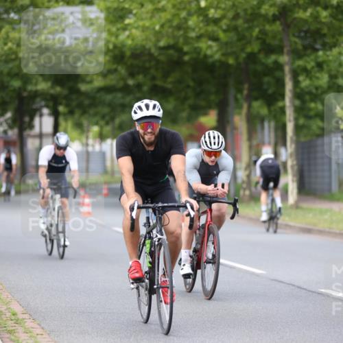 10.08.2025 - GEWOBA Citytriathlon Bremen Yannick Fuchs http://msf.ph/oto/8545679 10.08.2025 12:59:18 Radfahren 596, 606, 611, 709, 710, 846, 899, 975, 978 meine-sportfotos.de