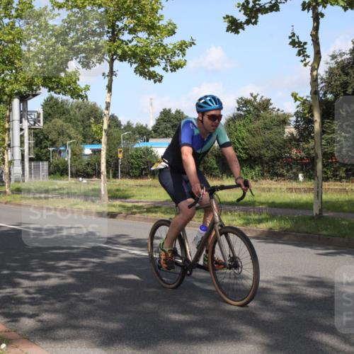 10.08.2025 - GEWOBA Citytriathlon Bremen Yannick Fuchs http://msf.ph/oto/8545681 10.08.2025 10:33:56 Radfahren 81, 97, 151, 161, 239, 245, 394, 400, 409, 419, 427, 451, 491, 504, 512 meine-sportfotos.de