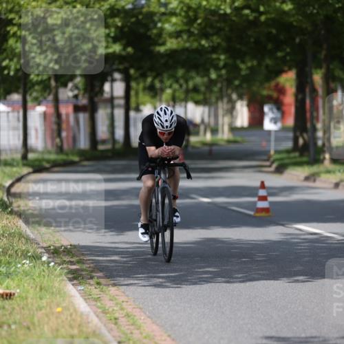 10.08.2025 - GEWOBA Citytriathlon Bremen Yannick Fuchs http://msf.ph/oto/8545688 10.08.2025 12:00:59 Radfahren 579 meine-sportfotos.de