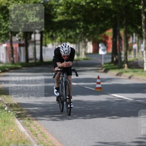 10.08.2025 - GEWOBA Citytriathlon Bremen Yannick Fuchs http://msf.ph/oto/8545692 10.08.2025 12:00:59 Radfahren 579 meine-sportfotos.de