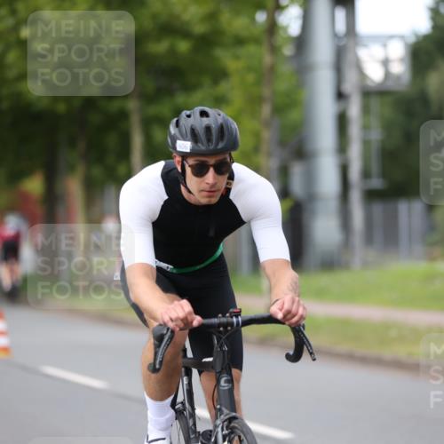 10.08.2025 - GEWOBA Citytriathlon Bremen Yannick Fuchs http://msf.ph/oto/8545700 10.08.2025 12:59:24 Radfahren 596, 606, 611, 709, 710, 846, 899, 975, 978 meine-sportfotos.de