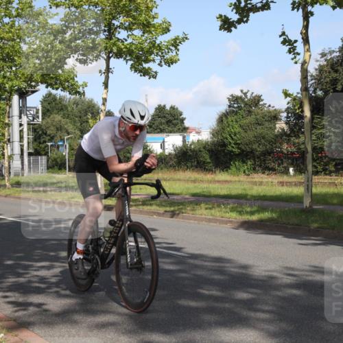 10.08.2025 - GEWOBA Citytriathlon Bremen Yannick Fuchs http://msf.ph/oto/8545712 10.08.2025 10:34:33 Radfahren 213, 358, 442, 456, 500 meine-sportfotos.de