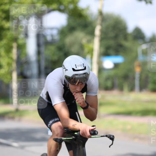 10.08.2025 - GEWOBA Citytriathlon Bremen Yannick Fuchs http://msf.ph/oto/8545725 10.08.2025 12:01:07 Radfahren 579 meine-sportfotos.de