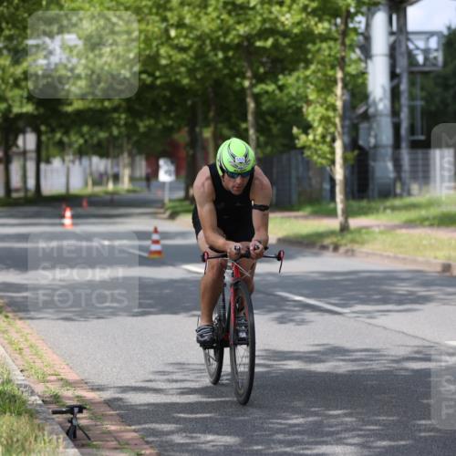 10.08.2025 - GEWOBA Citytriathlon Bremen Yannick Fuchs http://msf.ph/oto/8545731 10.08.2025 12:01:35 Radfahren 553, 560 meine-sportfotos.de