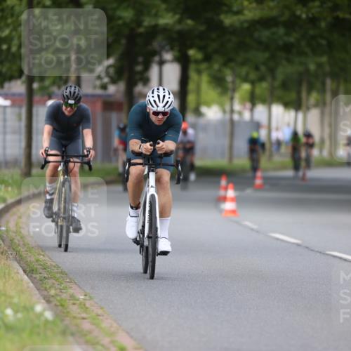 10.08.2025 - GEWOBA Citytriathlon Bremen Yannick Fuchs http://msf.ph/oto/8545739 10.08.2025 12:59:41 Radfahren 595, 644, 698, 850, 889, 907, 934, 949, 975, 978 meine-sportfotos.de