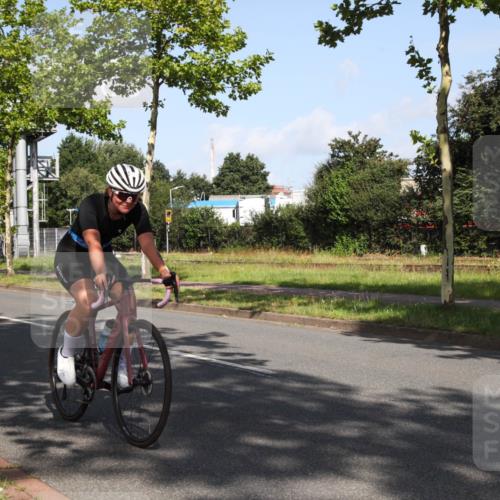 10.08.2025 - GEWOBA Citytriathlon Bremen Yannick Fuchs http://msf.ph/oto/8545740 10.08.2025 10:34:44 Radfahren 21, 129, 147, 213, 358, 413, 442, 500 meine-sportfotos.de