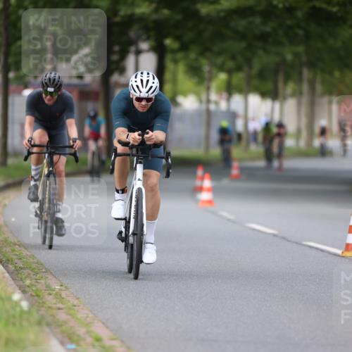 10.08.2025 - GEWOBA Citytriathlon Bremen Yannick Fuchs http://msf.ph/oto/8545742 10.08.2025 12:59:41 Radfahren 595, 644, 698, 850, 889, 907, 934, 949, 975, 978 meine-sportfotos.de