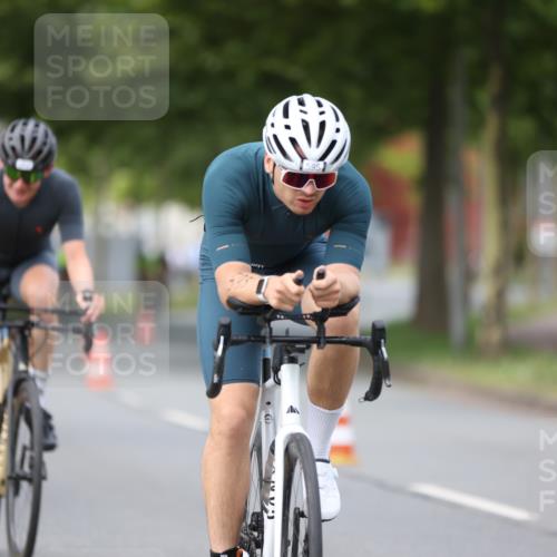 10.08.2025 - GEWOBA Citytriathlon Bremen Yannick Fuchs http://msf.ph/oto/8545747 10.08.2025 12:59:42 Radfahren 595, 614, 623, 644, 698, 850, 889, 907, 934, 949, 978 meine-sportfotos.de