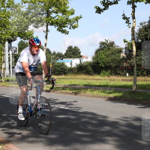 10.08.2025 - GEWOBA Citytriathlon Bremen Yannick Fuchs http://msf.ph/oto/8545748 10.08.2025 10:34:48 Radfahren 21, 129, 147, 213, 358, 379, 413, 442, 500 meine-sportfotos.de