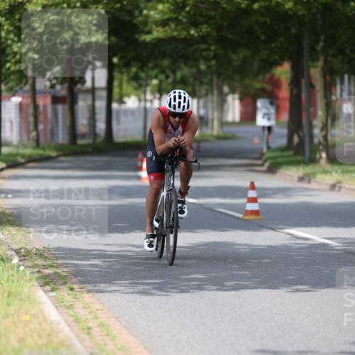 10.08.2025 - GEWOBA Citytriathlon Bremen Yannick Fuchs http://msf.ph/oto/8545749 10.08.2025 12:01:47 Radfahren 553, 560 meine-sportfotos.de