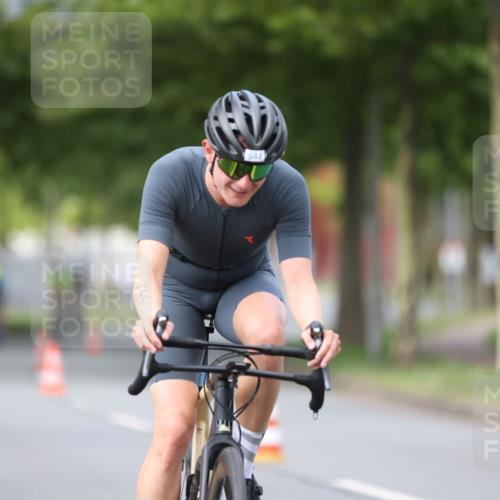 10.08.2025 - GEWOBA Citytriathlon Bremen Yannick Fuchs http://msf.ph/oto/8545750 10.08.2025 12:59:42 Radfahren 595, 614, 623, 644, 698, 850, 889, 907, 934, 949, 978 meine-sportfotos.de