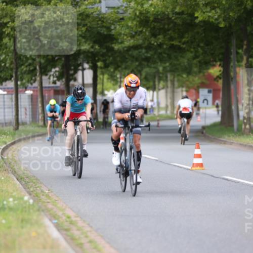 10.08.2025 - GEWOBA Citytriathlon Bremen Yannick Fuchs http://msf.ph/oto/8545757 10.08.2025 12:59:45 Radfahren 595, 614, 623, 628, 644, 698, 850, 889, 907, 934, 949 meine-sportfotos.de