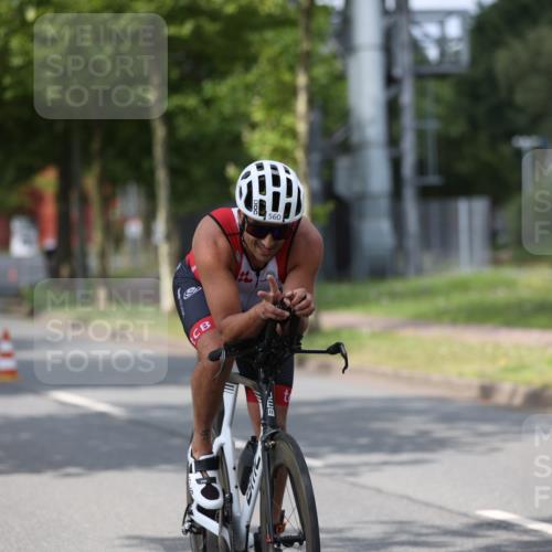 10.08.2025 - GEWOBA Citytriathlon Bremen Yannick Fuchs http://msf.ph/oto/8545760 10.08.2025 12:01:48 Radfahren 553, 560 meine-sportfotos.de