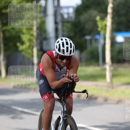 10.08.2025 - GEWOBA Citytriathlon Bremen Yannick Fuchs http://msf.ph/oto/8545764 10.08.2025 12:01:48 Radfahren 553, 560 meine-sportfotos.de